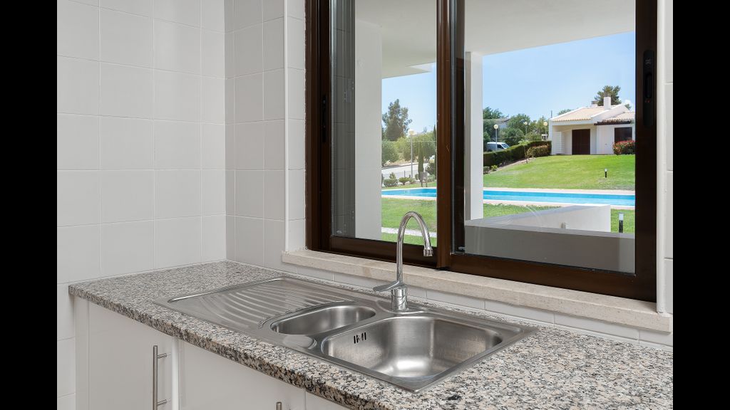 Dream 2BDR Apartment W/Pool by LovelyStay