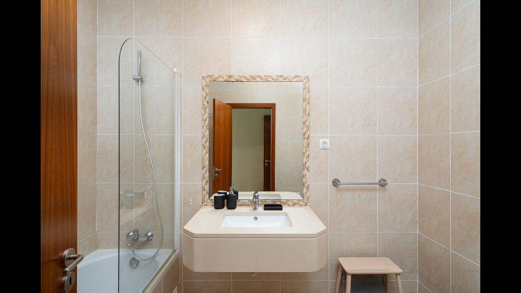 Dream 2BDR Apartment W/Pool by LovelyStay