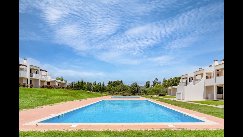 Dream 2BDR Apartment W/Pool by LovelyStay