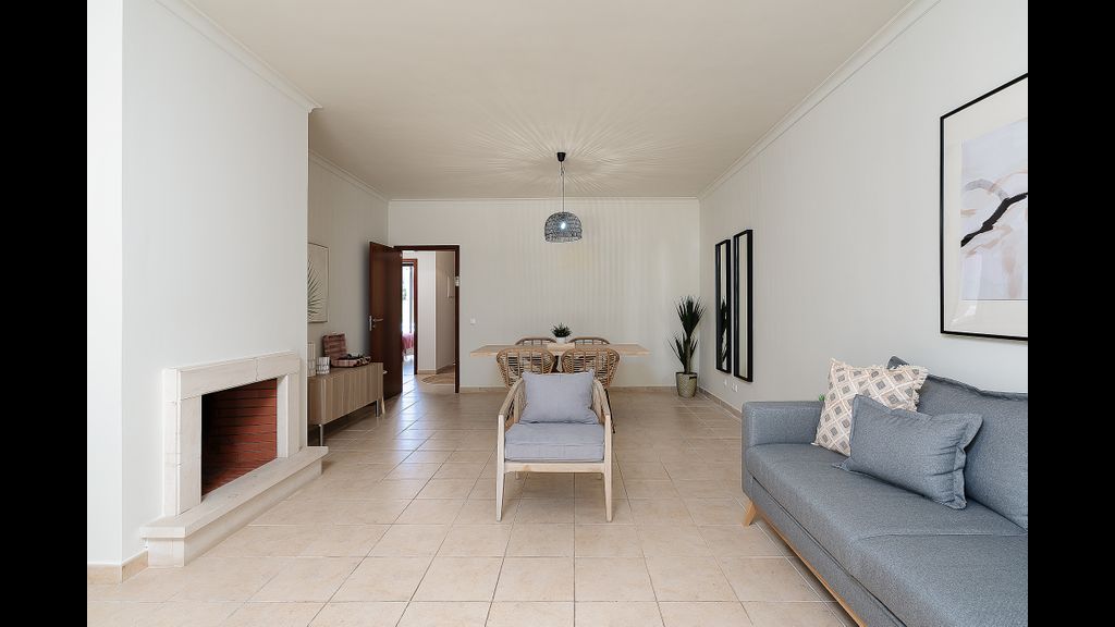 Dream 2BDR Apartment W/Pool by LovelyStay