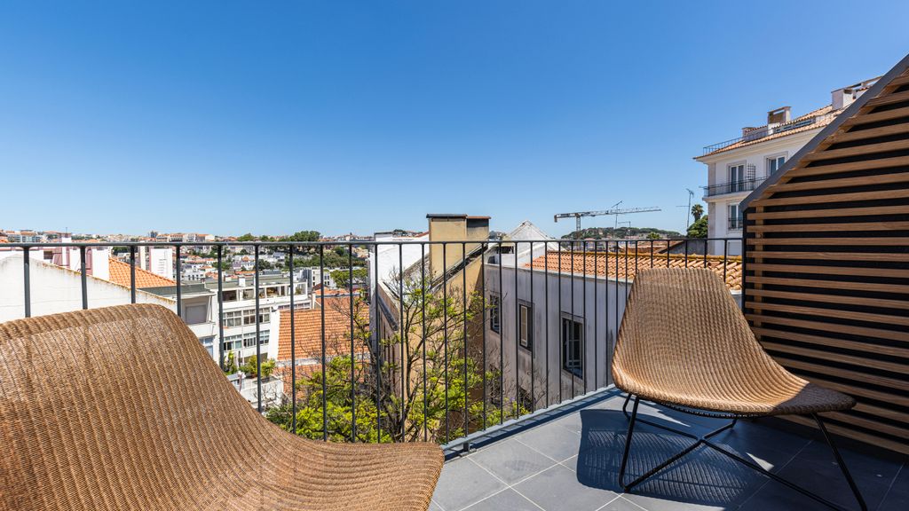 Design 3BDR Duplex W/Balcony by LovelyStay