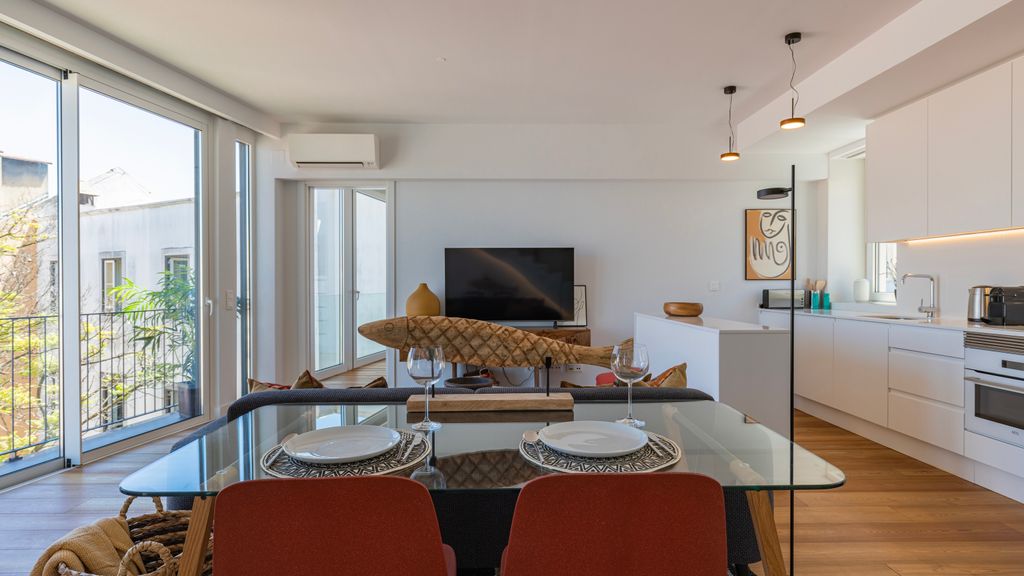 Design 3BDR Duplex W/Balcony by LovelyStay