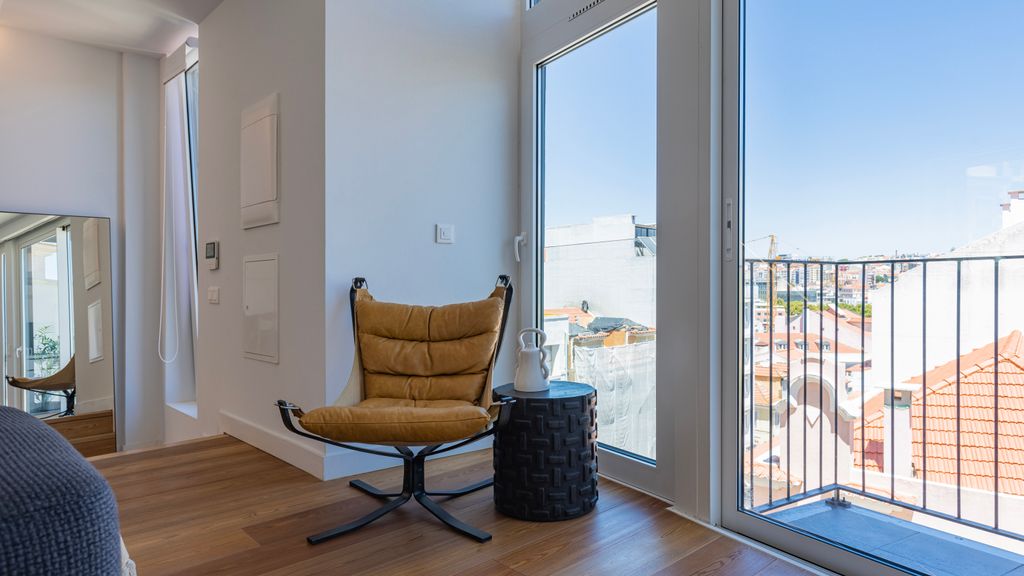 Design 3BDR Duplex W/Balcony by LovelyStay