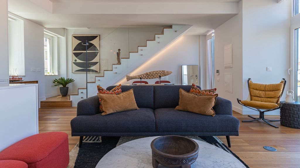 Design 3BDR Duplex W/Balcony by LovelyStay
