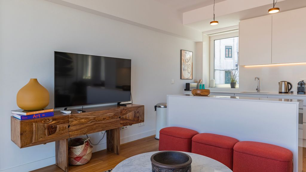 Design 3BDR Duplex W/Balcony by LovelyStay