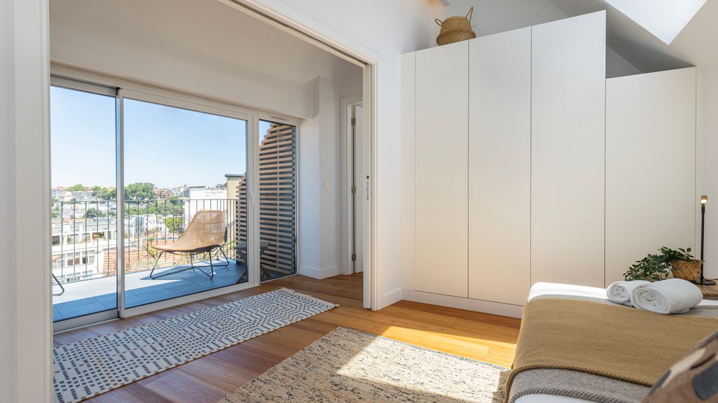 Design 3BDR Duplex W/Balcony by LovelyStay