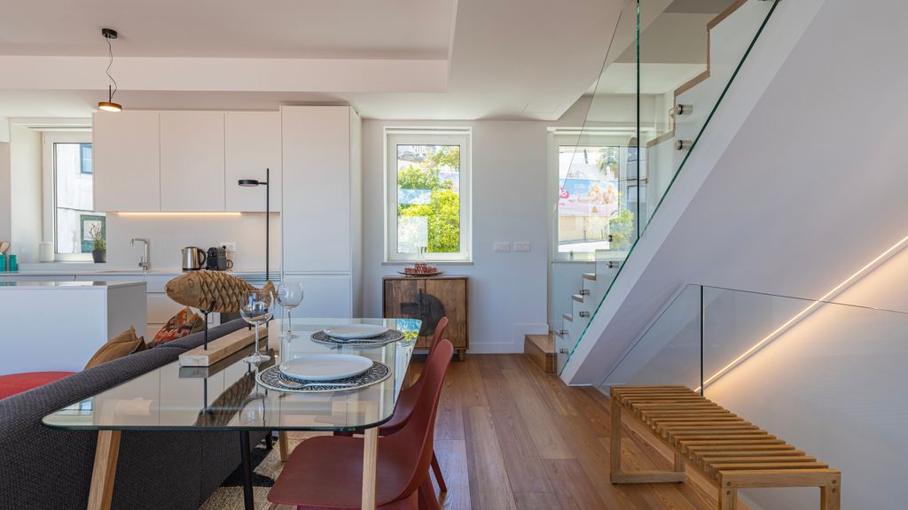 Design 3BDR Duplex W/Balcony by LovelyStay