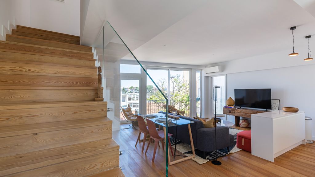 Design 3BDR Duplex W/Balcony by LovelyStay