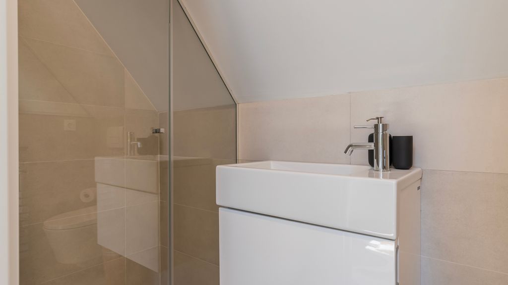 Design 3BDR Duplex W/Balcony by LovelyStay
