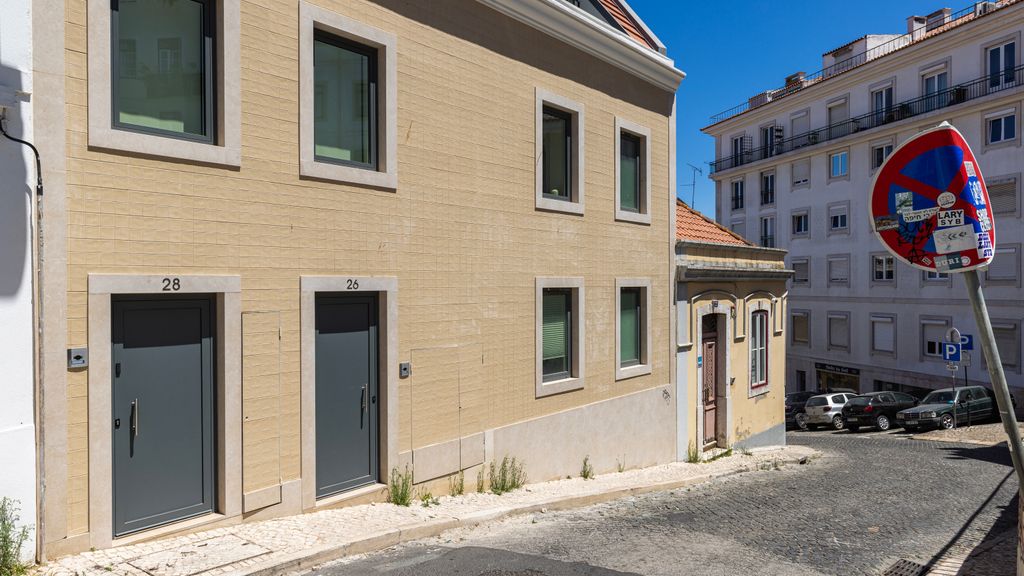 Design 3BDR Duplex W/Balcony by LovelyStay