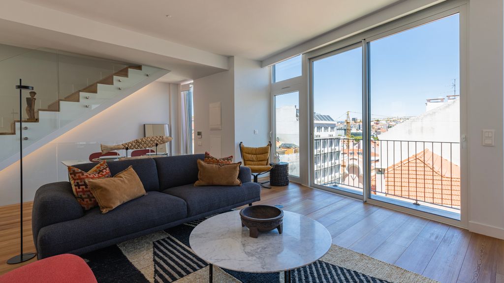 Design 3BDR Duplex W/Balcony by LovelyStay