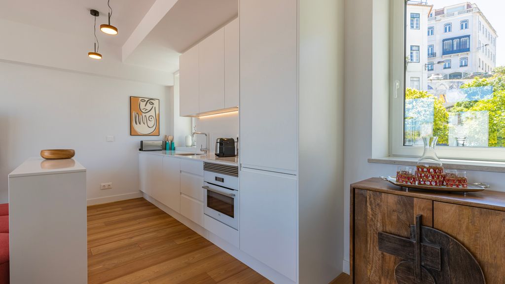 Design 3BDR Duplex W/Balcony by LovelyStay