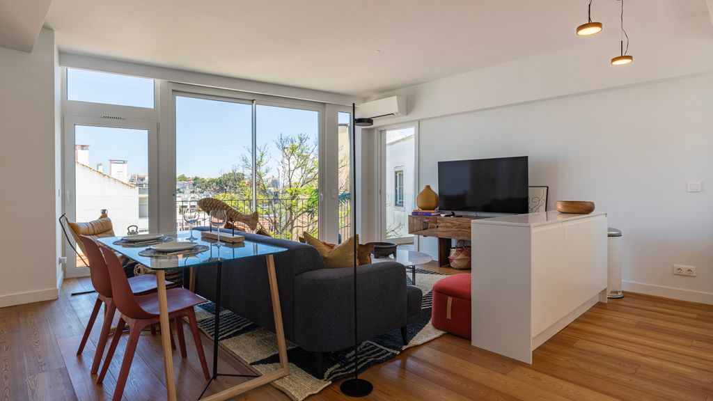 Design 3BDR Duplex W/Balcony by LovelyStay