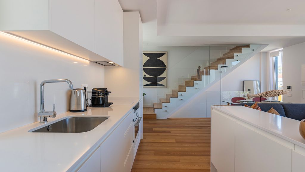 Design 3BDR Duplex W/Balcony by LovelyStay