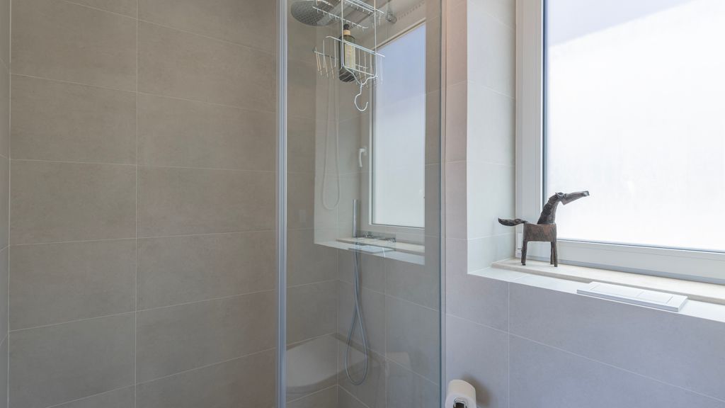 Design 3BDR Duplex W/Balcony by LovelyStay