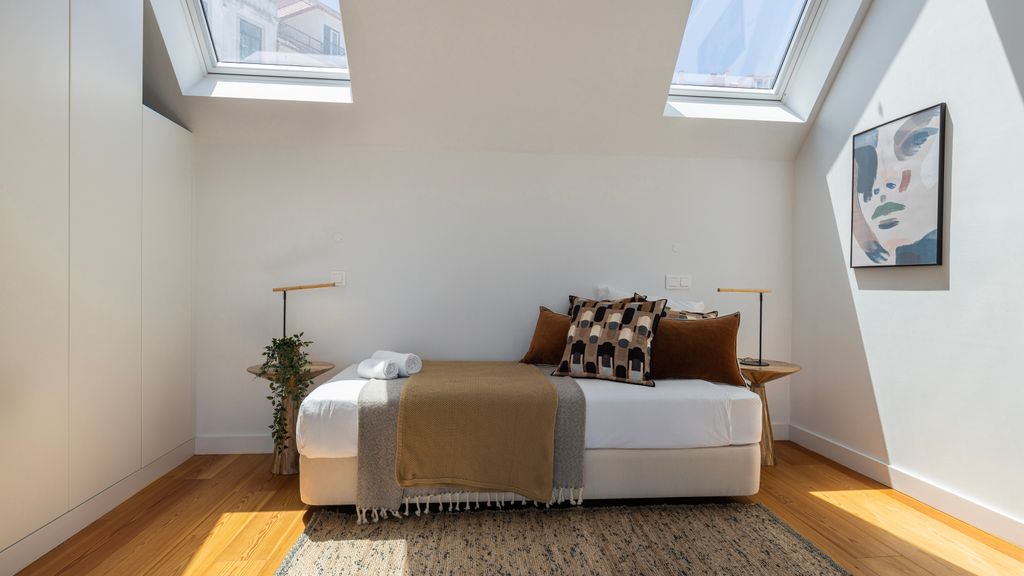 Design 3BDR Duplex W/Balcony by LovelyStay