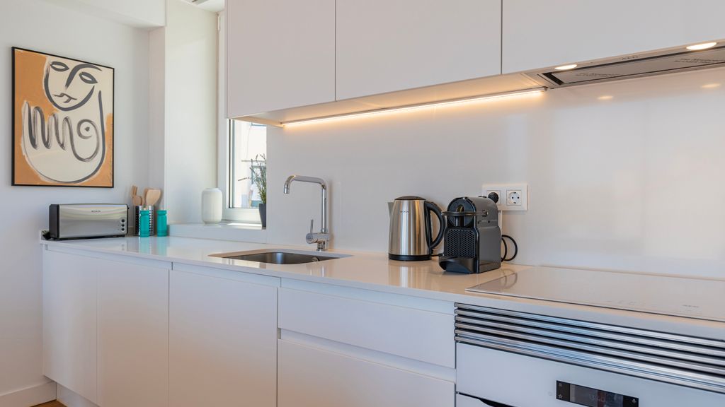 Design 3BDR Duplex W/Balcony by LovelyStay