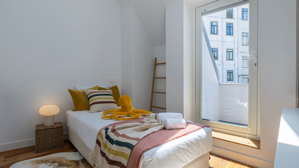 Design 3BDR Duplex W/Balcony by LovelyStay