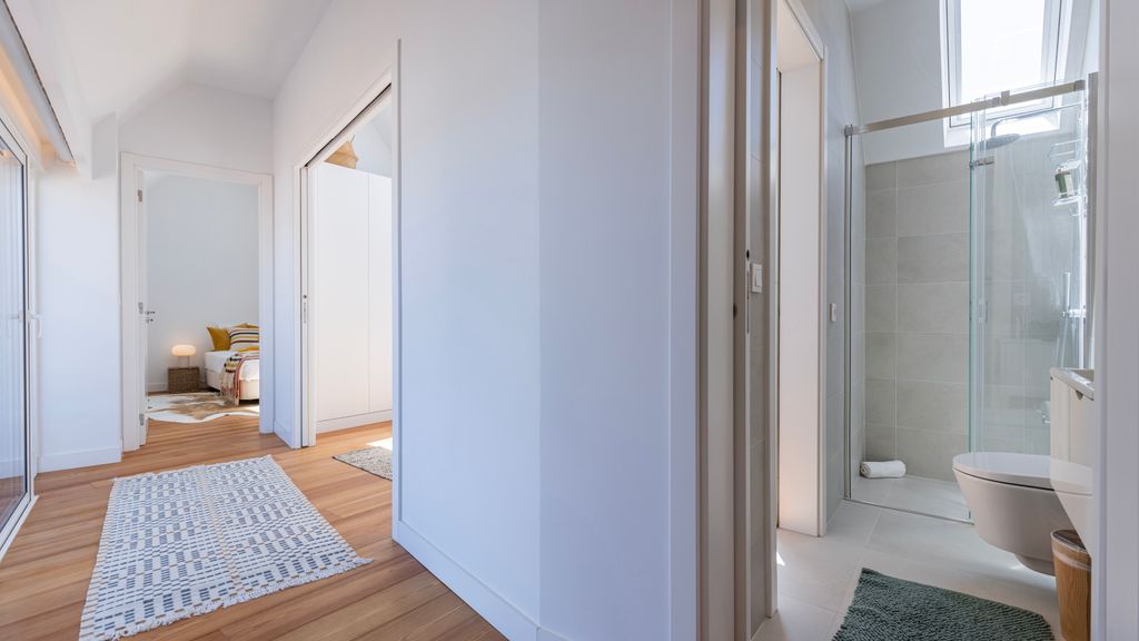Design 3BDR Duplex W/Balcony by LovelyStay