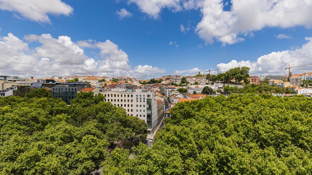 Liberdade Elegance W/Rooftop Pool by LovelyStay