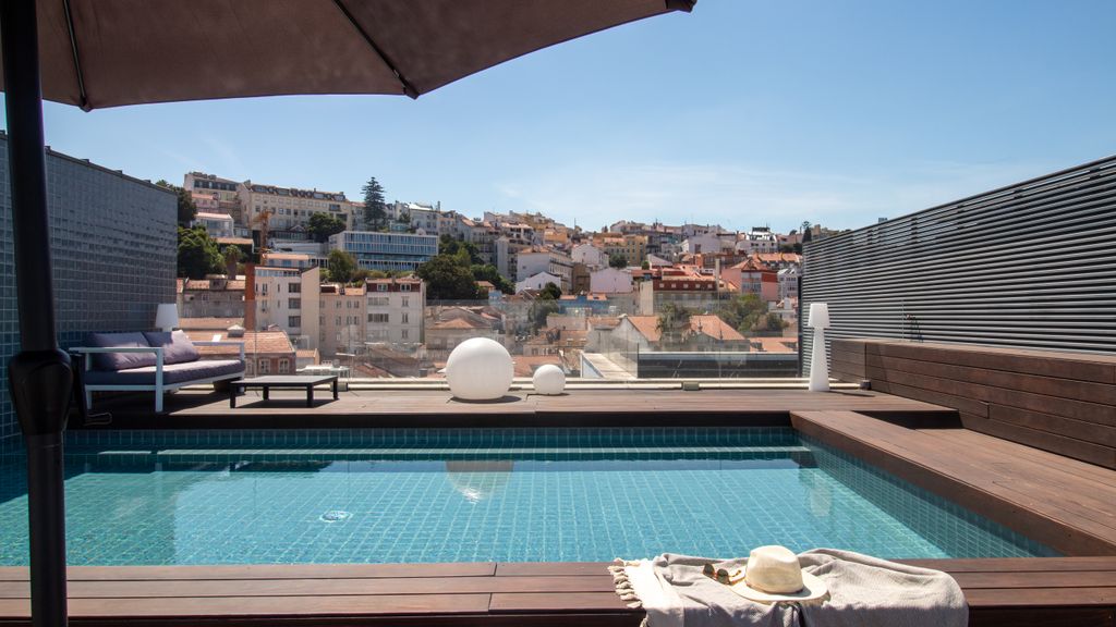 Liberdade Elegance W/Rooftop Pool by LovelyStay