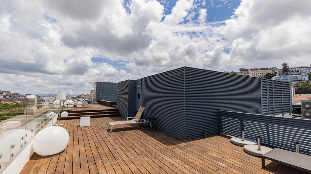 Liberdade Elegance W/Rooftop Pool by LovelyStay