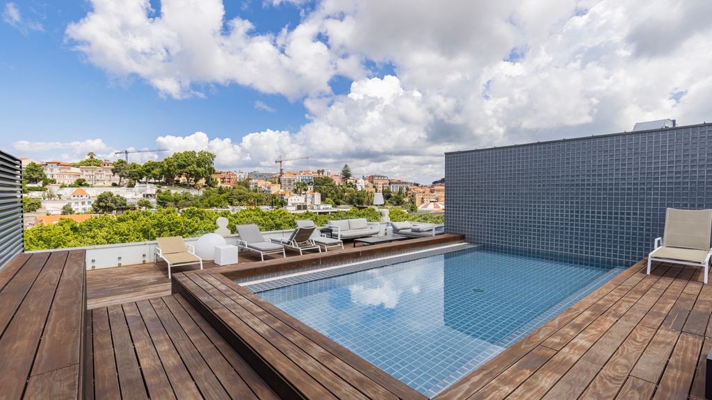 Liberdade Elegance W/Rooftop Pool by LovelyStay