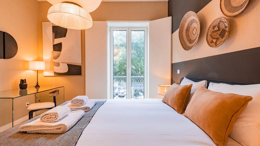 Liberdade Elegance W/Rooftop Pool by LovelyStay