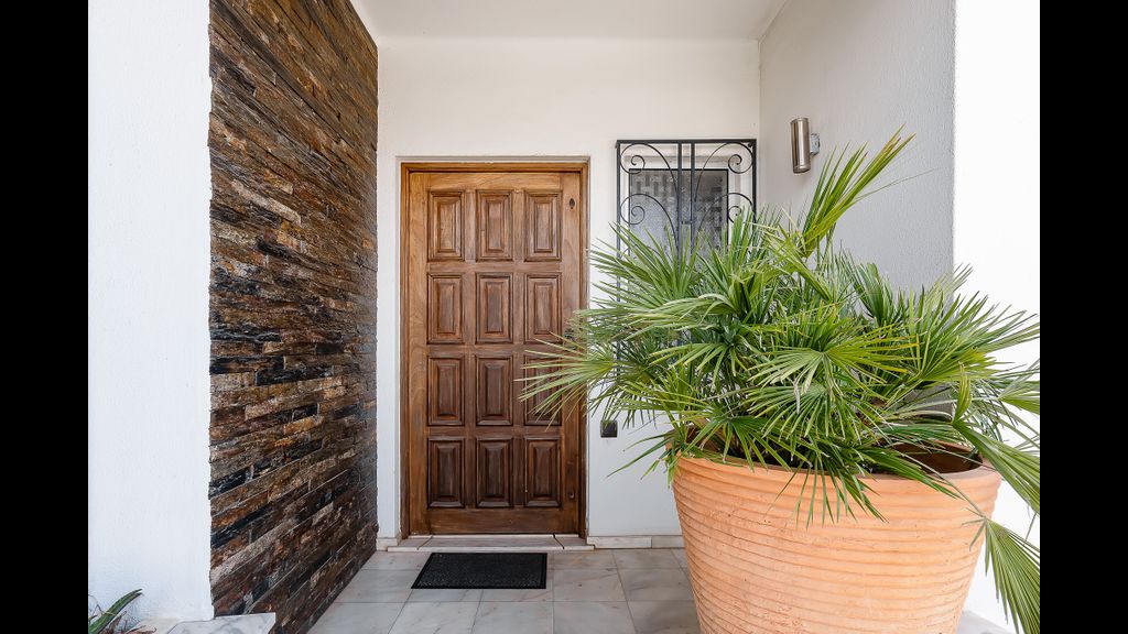 Deluxe 4BDR House W/ Pool by LovelyStay