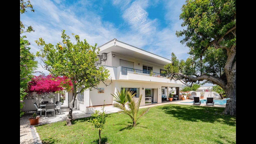 Deluxe 4BDR House W/ Pool by LovelyStay