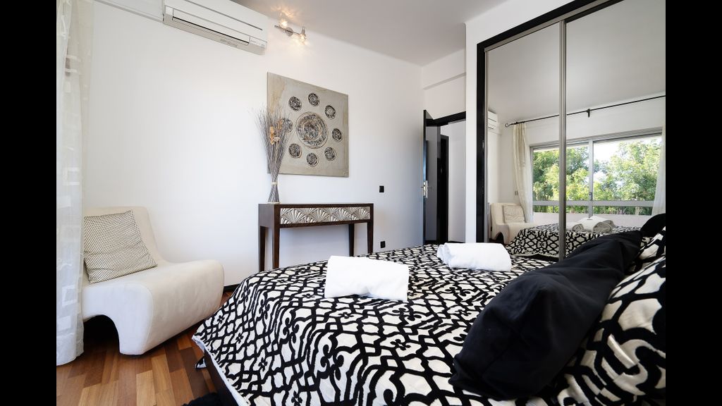 Deluxe 4BDR House W/ Pool by LovelyStay