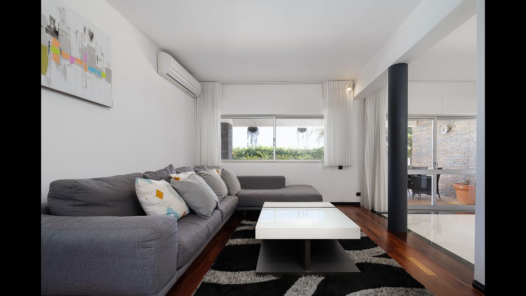 Deluxe 4BDR House W/ Pool by LovelyStay