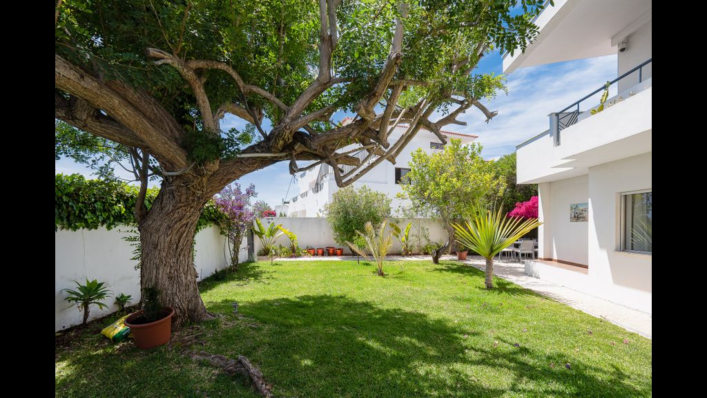 Deluxe 4BDR House W/ Pool by LovelyStay