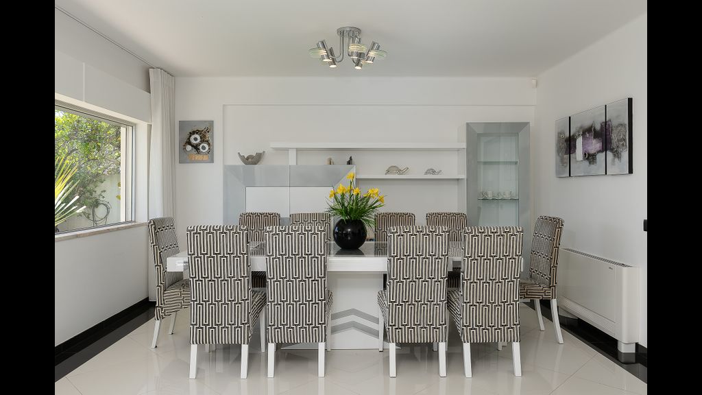 Deluxe 4BDR House W/ Pool by LovelyStay