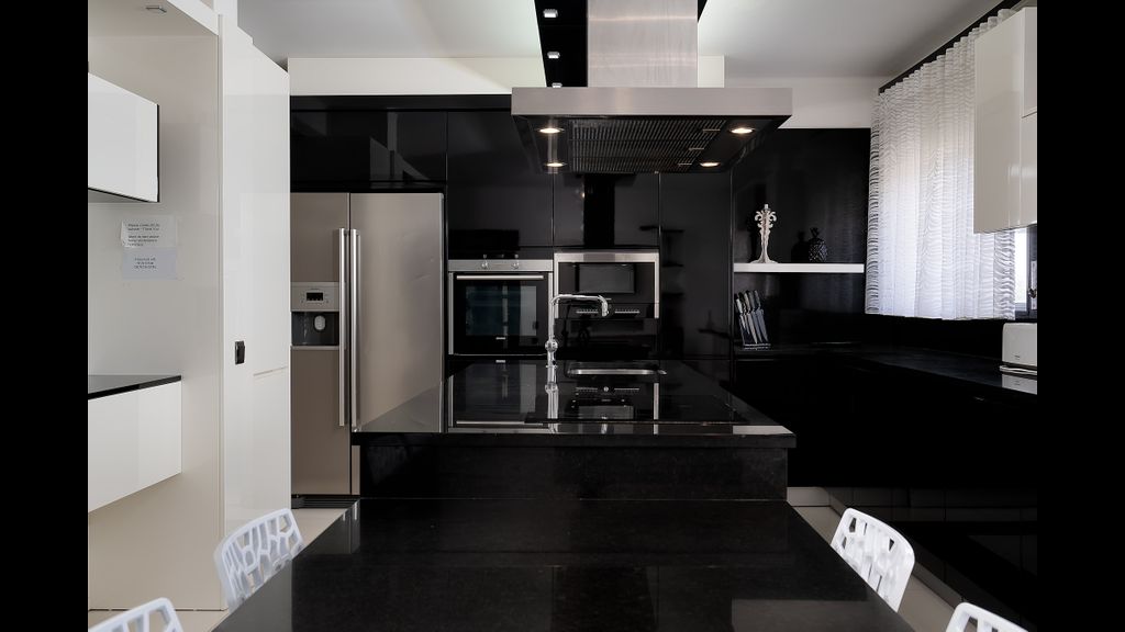 Deluxe 4BDR House W/ Pool by LovelyStay