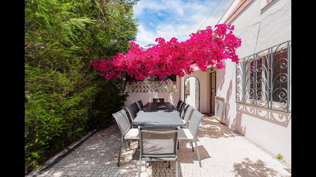 Deluxe 4BDR House W/ Pool by LovelyStay