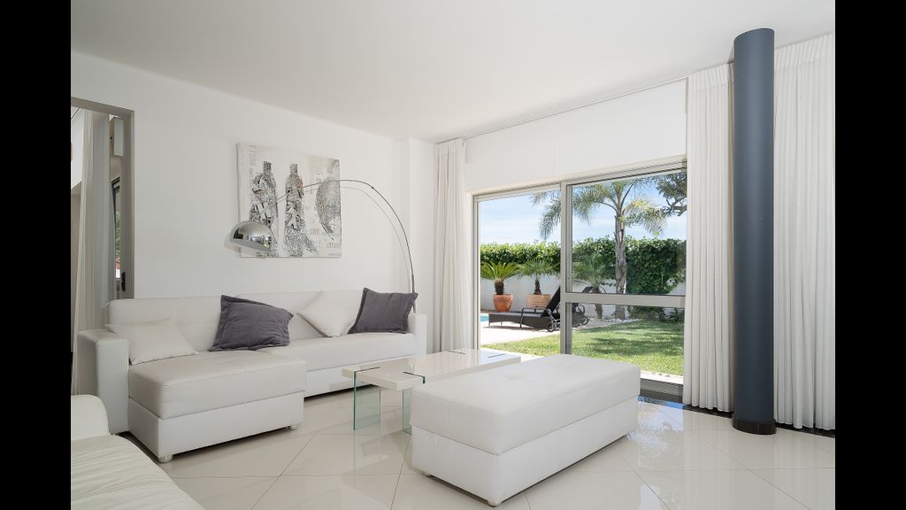 Deluxe 4BDR House W/ Pool by LovelyStay