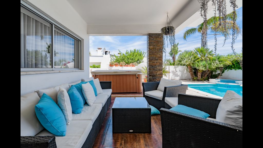 Deluxe 4BDR House W/ Pool by LovelyStay