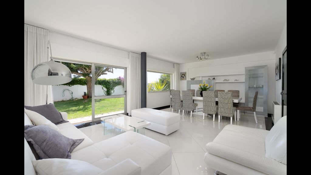 Deluxe 4BDR House W/ Pool by LovelyStay