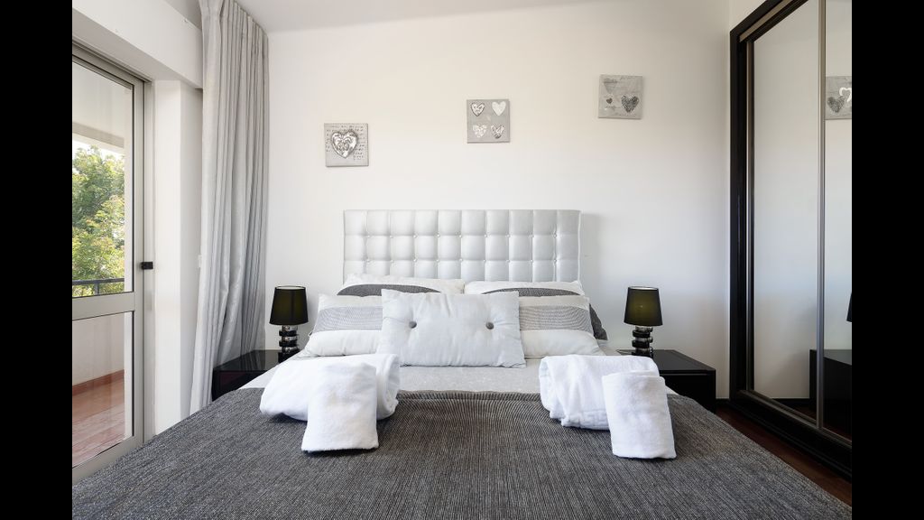 Deluxe 4BDR House W/ Pool by LovelyStay