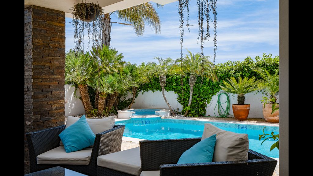 Deluxe 4BDR House W/ Pool by LovelyStay