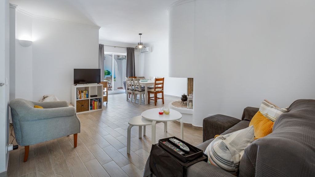 1 BDR Vilamoura Escape W/ Patio by LovelyStay