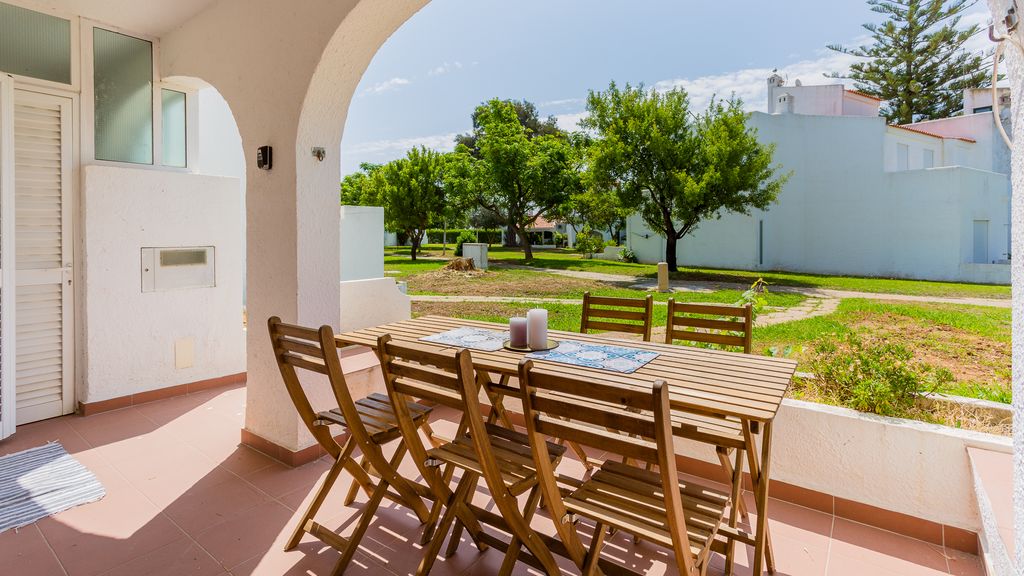 1 BDR Vilamoura Escape W/ Patio by LovelyStay
