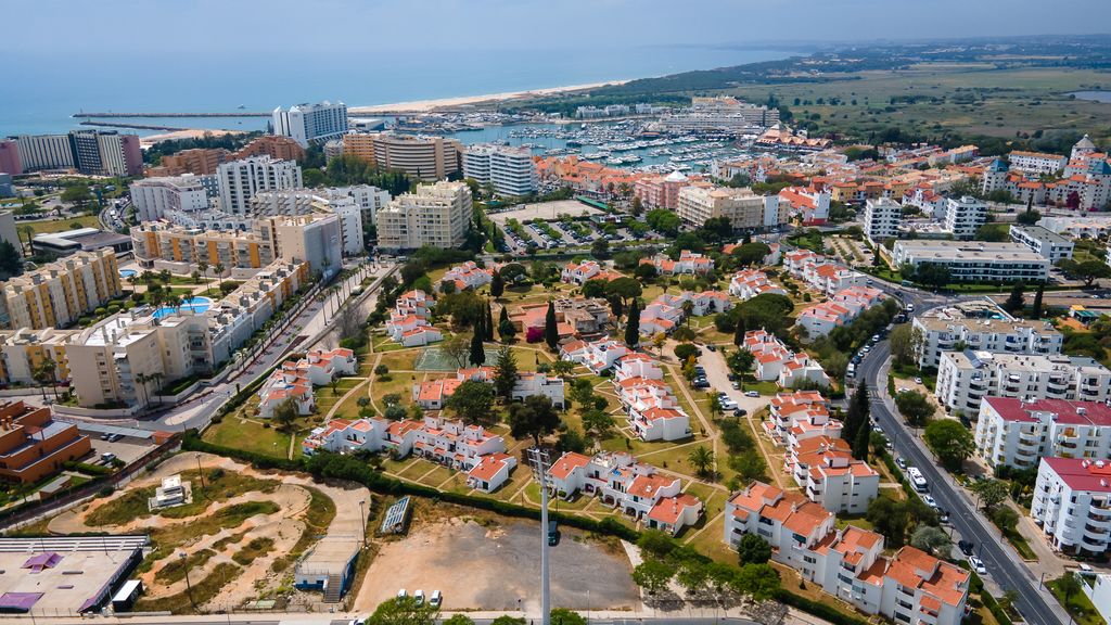 1 BDR Vilamoura Escape W/ Patio by LovelyStay