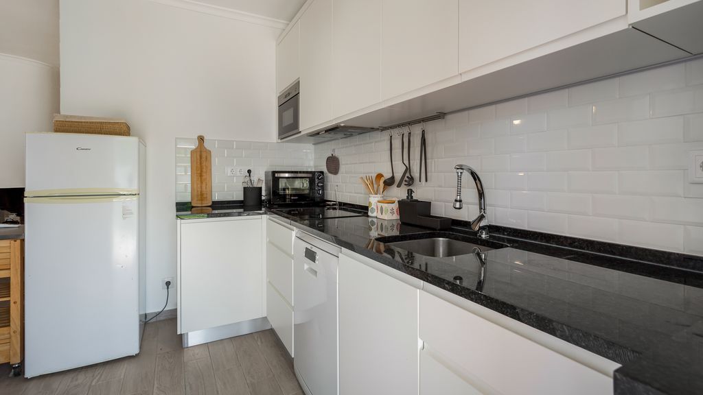 1 BDR Vilamoura Escape W/ Patio by LovelyStay