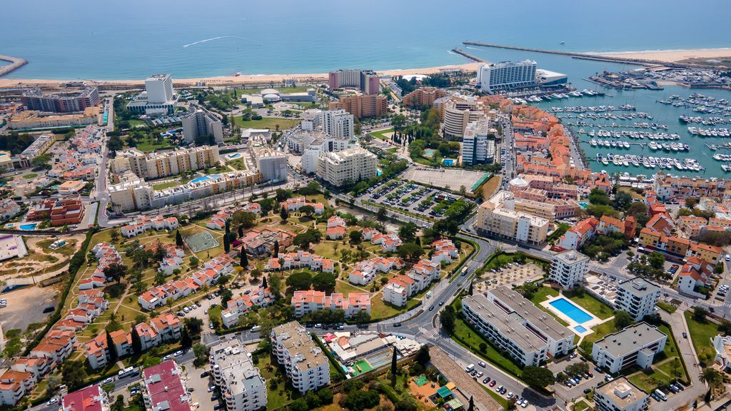 1 BDR Vilamoura Escape W/ Patio by LovelyStay