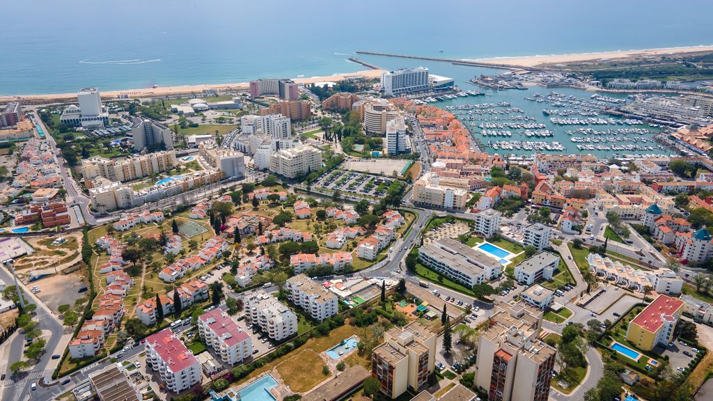 1 BDR Vilamoura Escape W/ Patio by LovelyStay
