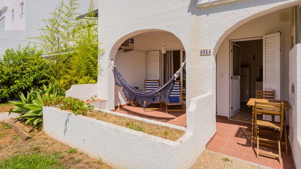 1 BDR Vilamoura Escape W/ Patio by LovelyStay