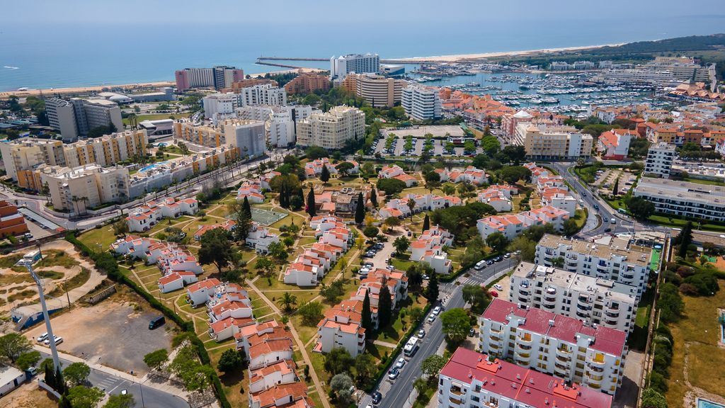 2 BDR Vilamoura Escape W/ Balcony by LovelyStay