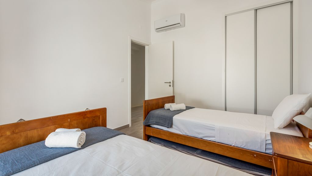 2 BDR Vilamoura Escape W/ Balcony by LovelyStay